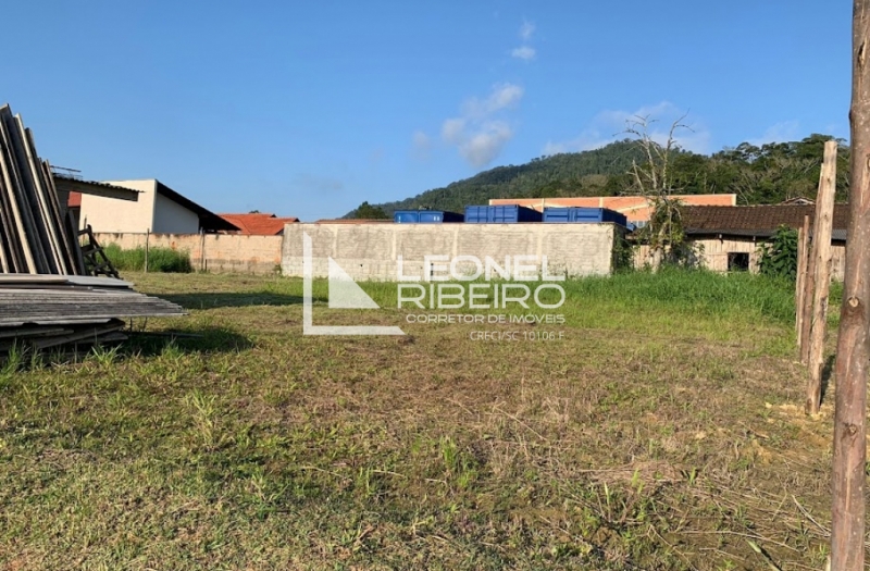 Terreno pr�ximo ao centro no Loteamento Alfablu 44.