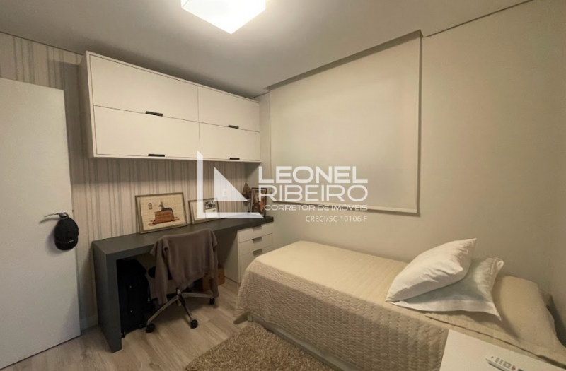 Apartamento Alto Padr�o em Andar Alto  a Poucos Metros do Centro 100% Mobiliado