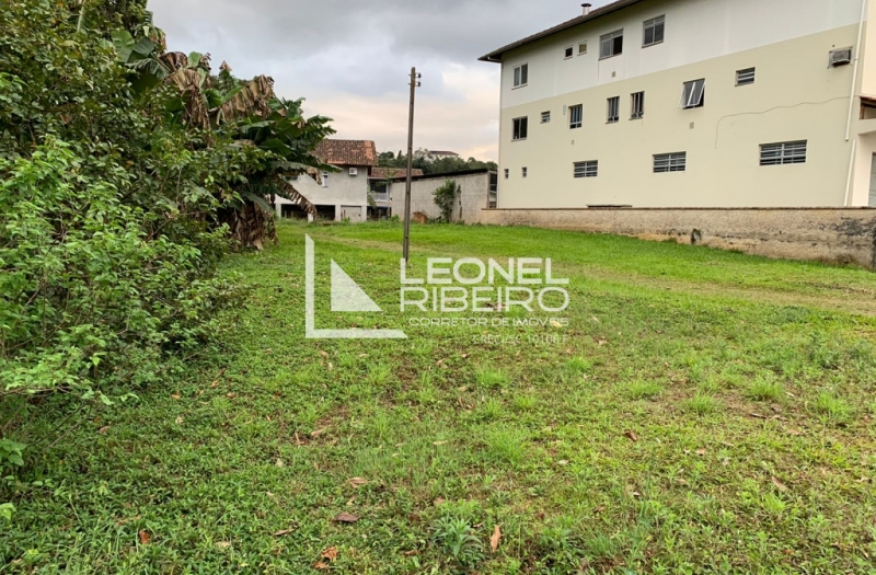 Terreno em excelente localiza��o na rua Blumenau em Timb�.