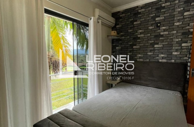 Casa alto padr�o com 2 pavimentos no bairro Imigrantes.