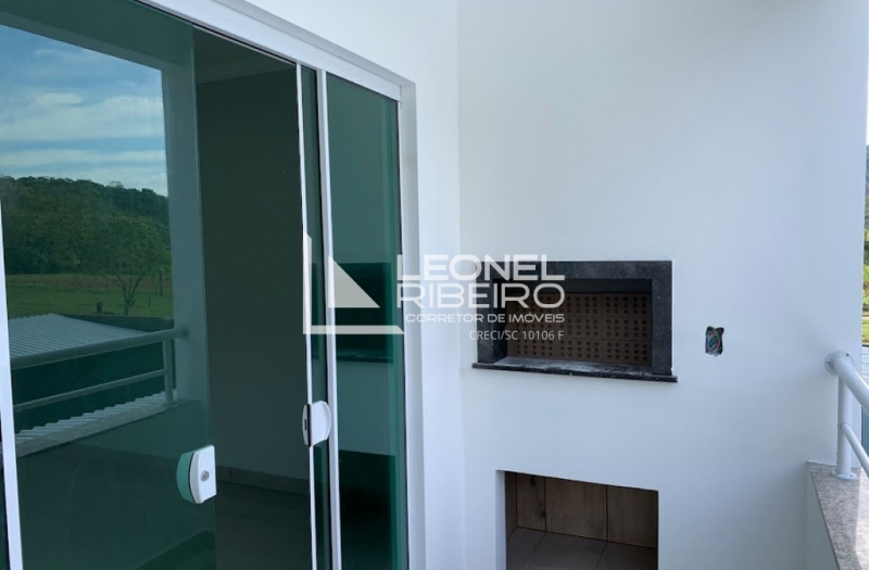 Apartamento novo no Bairro nas Na��es em Timb�.