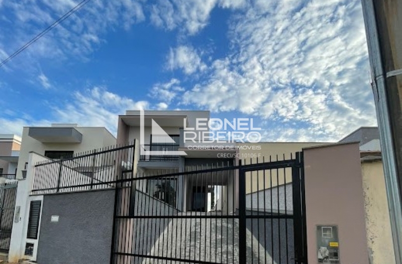 Sobrado Novo em �rea Nobre de Timb�