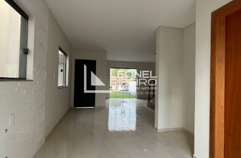 Sobrado Novo em �rea Nobre de Timb�