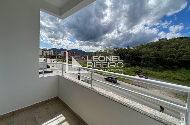 Apartamento novo no Bairro nas Na��es em Timb�.