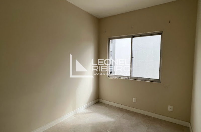 Apartamento semi mobiliado no bairro Centro em Timb�