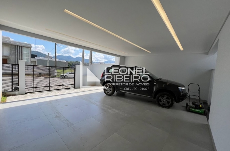 Casa alto padr�o com 3 dormit�rios no bairro Capitais em Timb�.