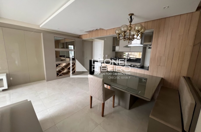 Apartamento semi mobiliado no bairro Centro em Timb�