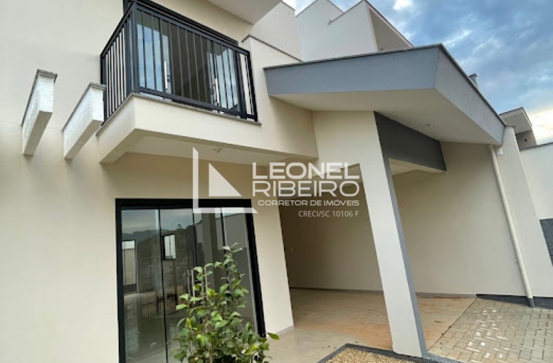 Sobrado Novo em �rea Nobre de Timb�