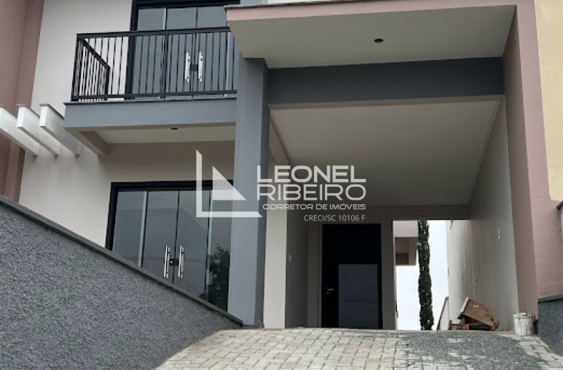 Sobrado Novo em �rea Nobre de Timb�