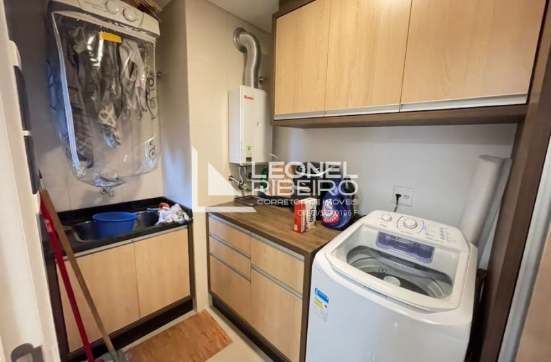 Apartamento alto padr�o semi mobiliado a poucos metros do Centro de Timb�.