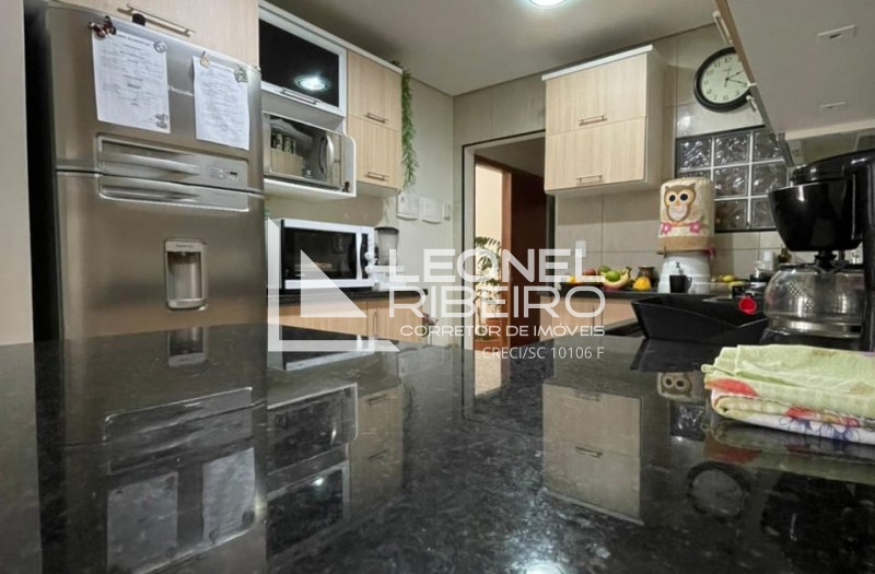 Casa alto padr�o com 2 pavimentos no bairro Imigrantes.