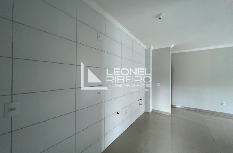 Apartamento novo no Bairro nas Na��es em Timb�.