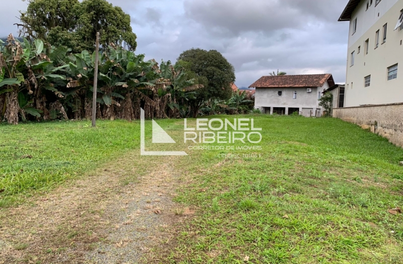 Terreno em excelente localiza��o na rua Blumenau em Timb�.