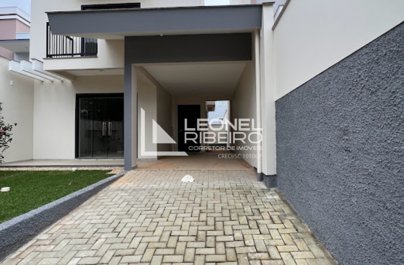 Sobrado Novo em �rea Nobre de Timb�