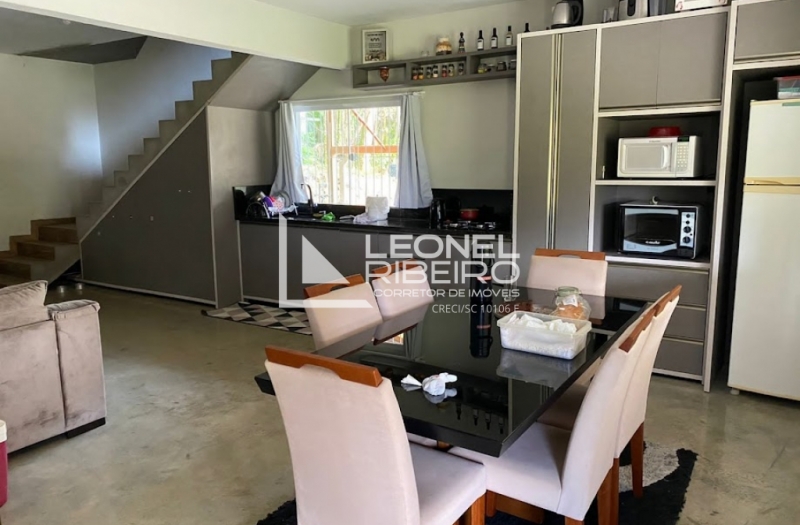 S�tio Encantador em Timb�.