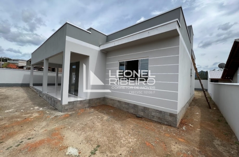 Casa nova em Rio dos Cedros no bairro Divin�ia.