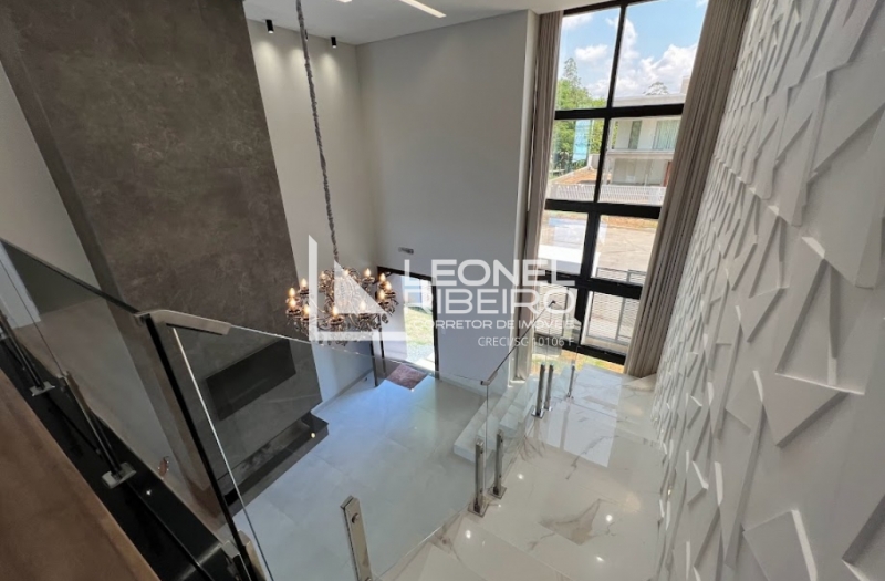 Casa alto padr�o com 3 dormit�rios no bairro Capitais em Timb�.