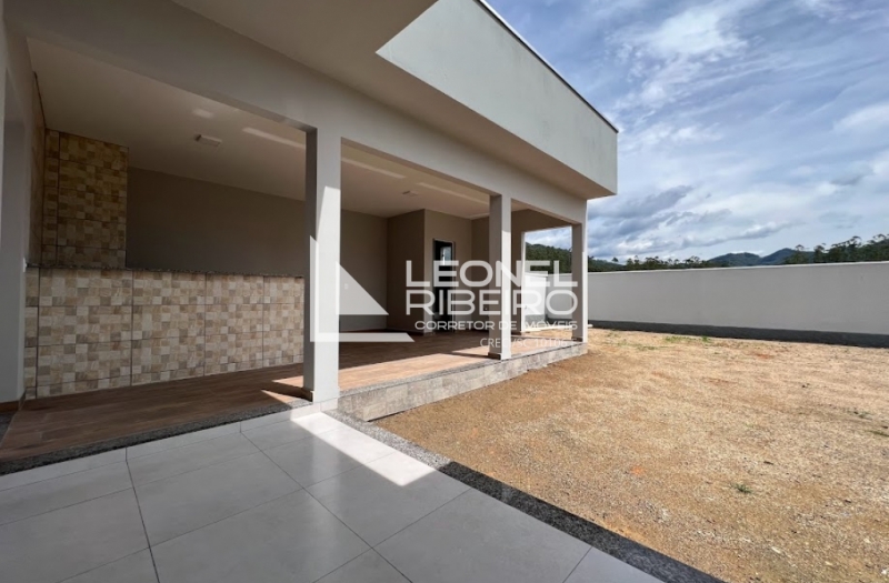 Casa nova em Rio dos Cedros no bairro Divin�ia.