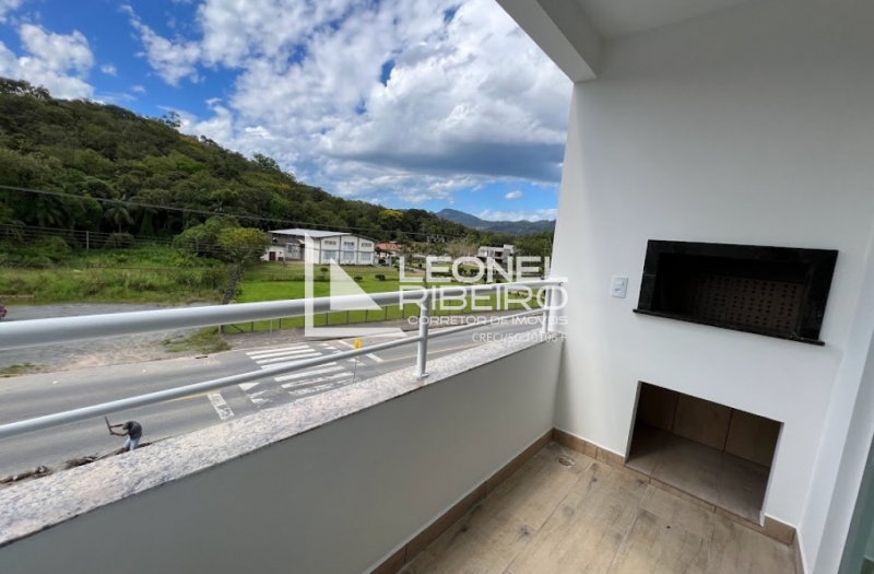 Apartamento novo no Bairro nas Na��es em Timb�.