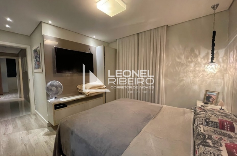 Apartamento Alto Padr�o em Andar Alto  a Poucos Metros do Centro 100% Mobiliado