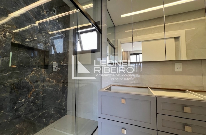 Casa alto padr�o com 3 dormit�rios no bairro Capitais em Timb�.