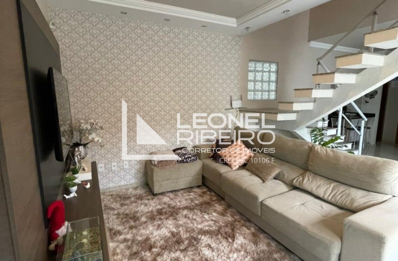 Casa alto padr�o com 2 pavimentos no bairro Imigrantes.