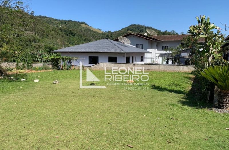 Terreno em �tima localiza��o no bairro G�vea na cidade de Rodeio.