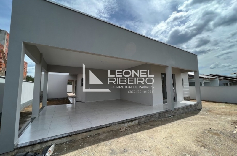 Casa nova em Rio dos Cedros no bairro Divin�ia.