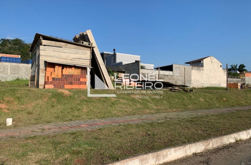Terreno pr�ximo ao centro no Loteamento Alfablu 44.