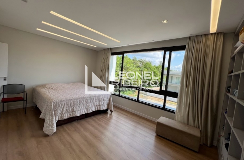 Casa alto padr�o com 3 dormit�rios no bairro Capitais em Timb�.