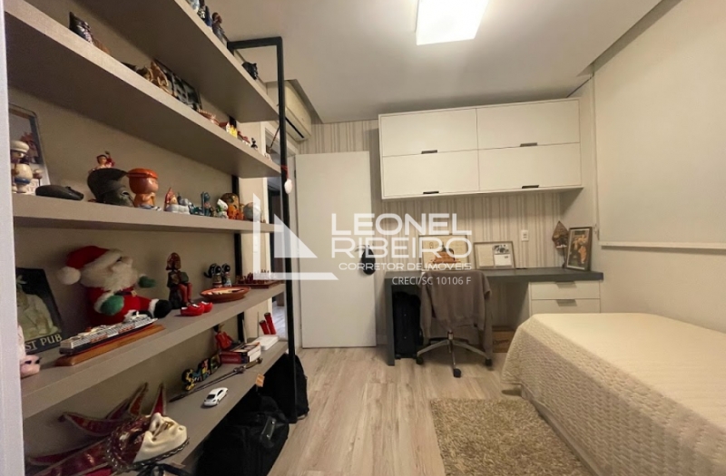 Apartamento Alto Padr�o em Andar Alto  a Poucos Metros do Centro 100% Mobiliado