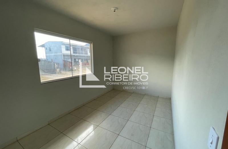 Casa Nova de Esquina no Bairro Araponguinhas.