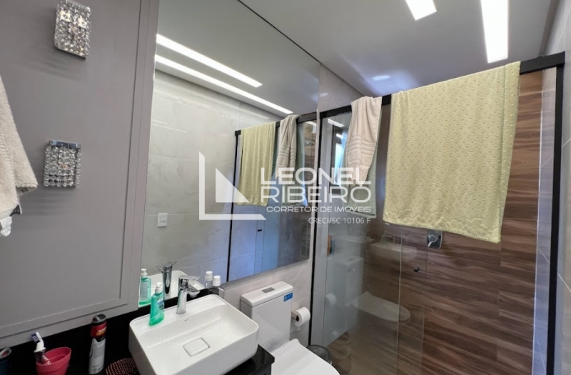 Casa alto padr�o com 3 dormit�rios no bairro Capitais em Timb�.