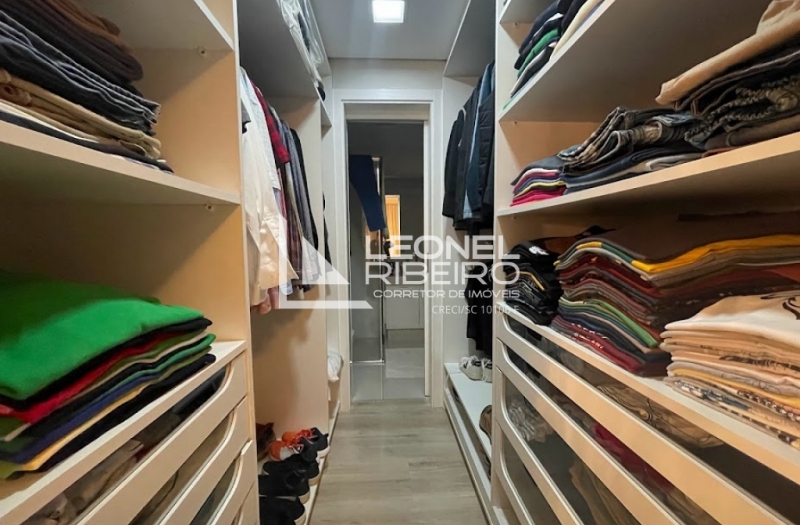 Apartamento Alto Padr�o em Andar Alto  a Poucos Metros do Centro 100% Mobiliado