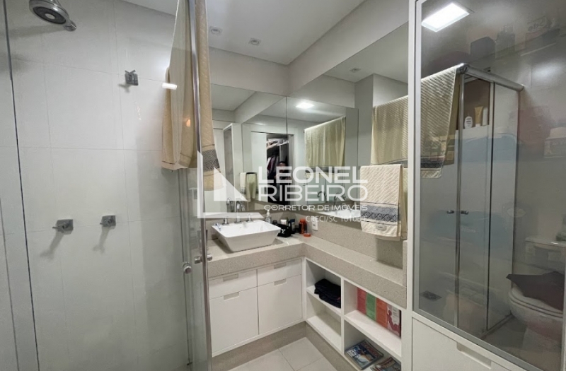 Apartamento Alto Padr�o em Andar Alto  a Poucos Metros do Centro 100% Mobiliado