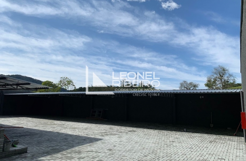 Apartamento novo no Bairro nas Na��es em Timb�.