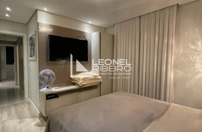 Apartamento Alto Padr�o em Andar Alto  a Poucos Metros do Centro 100% Mobiliado