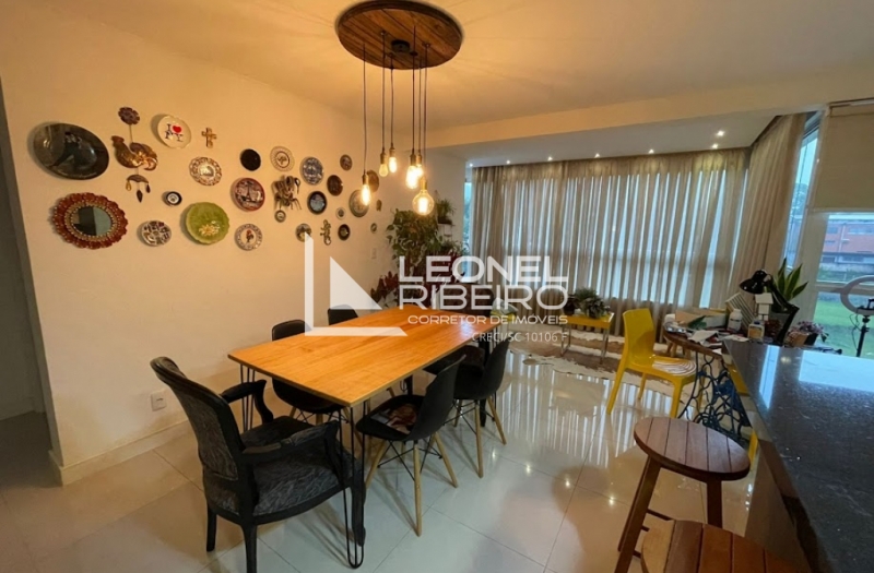 Apartamento alto padr�o semi mobiliado a poucos metros do Centro de Timb�.