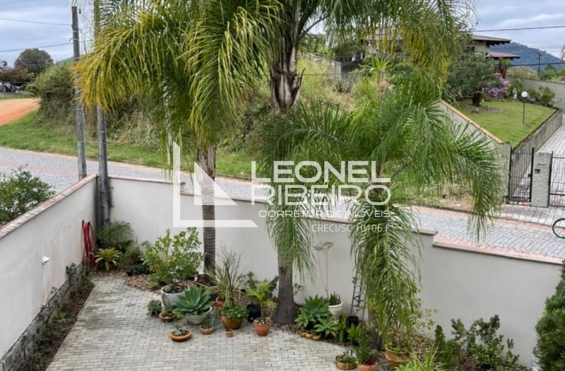 Casa alto padr�o com 2 pavimentos no bairro Imigrantes.