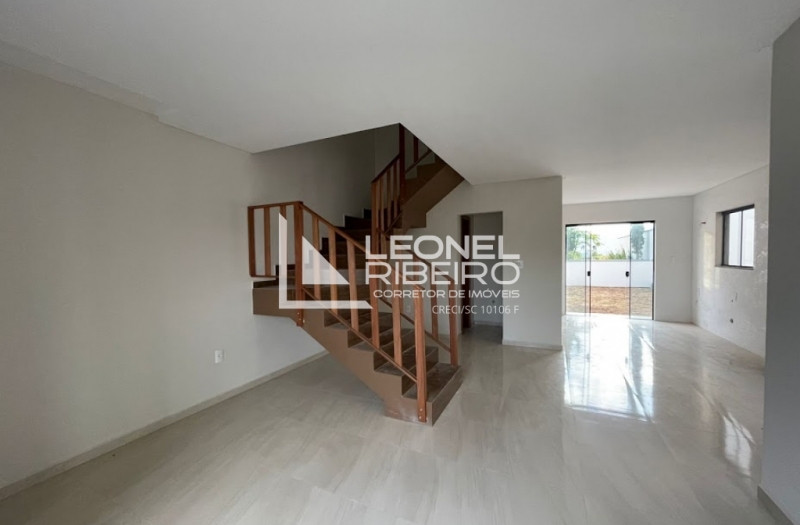 Sobrado Novo em �rea Nobre de Timb�