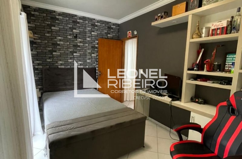 Casa alto padr�o com 2 pavimentos no bairro Imigrantes.