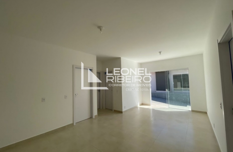 Casa nova em condom�nio em Timb�