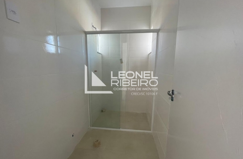 Casa nova em condom�nio em Timb�