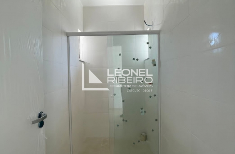 Casa nova em condom�nio em Timb�