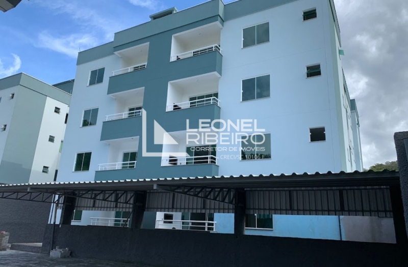 Apartamento novo no Bairro nas Na��es em Timb�.